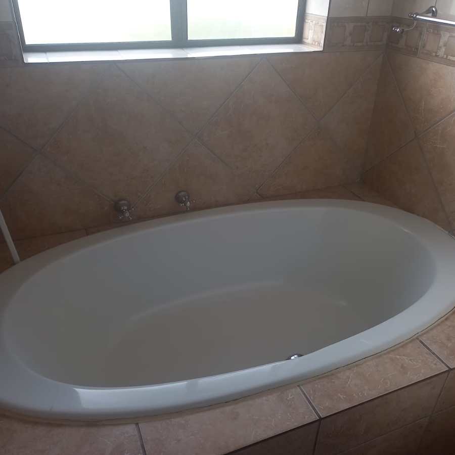 To Let 3 Bedroom Property for Rent in Reebok Western Cape